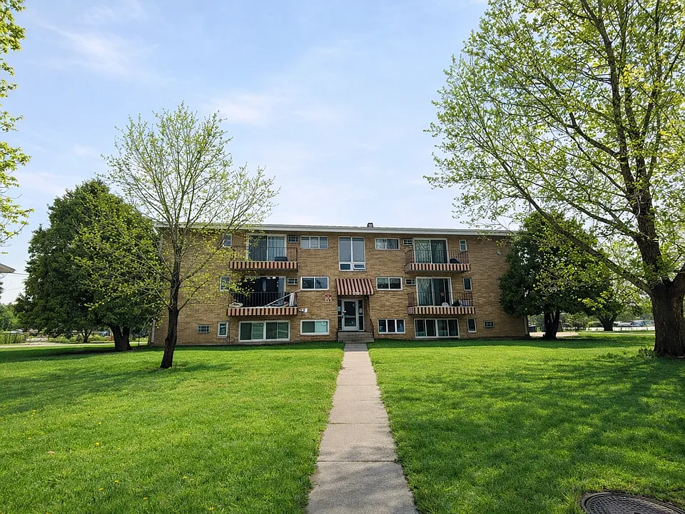 5211 Xerxes Ave N, Brooklyn Center, MN 55444 (12 Units)