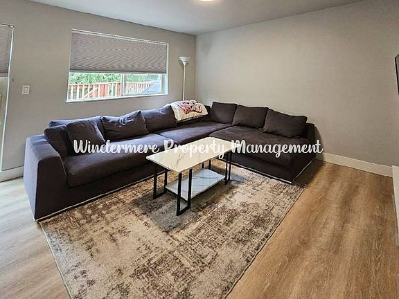 3rd image of 2715 Maryland Way E