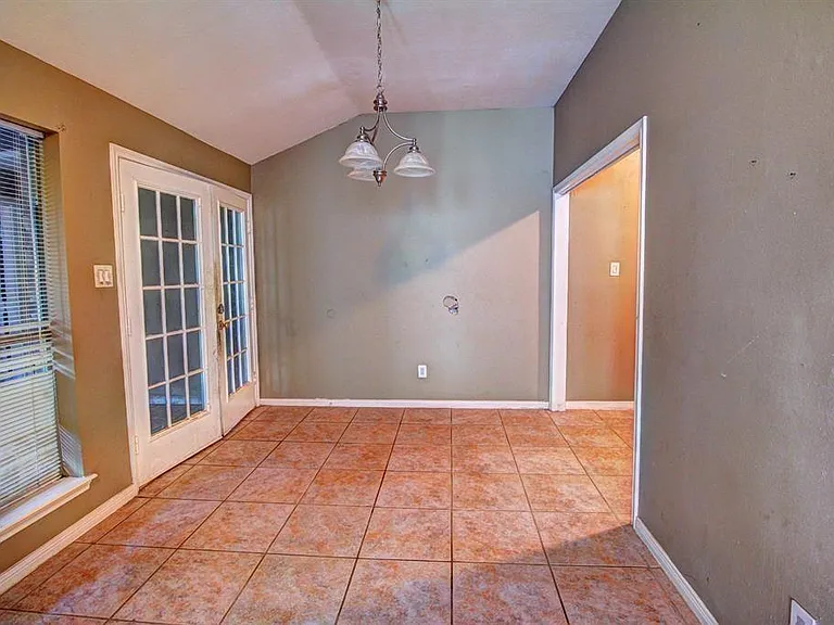 11818 Plumpoint Dr — Photo 5