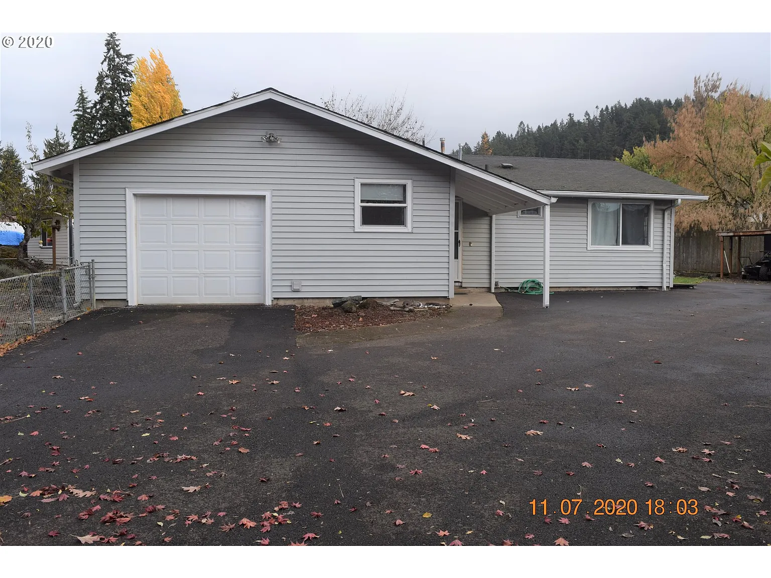 945 Evergreen Dr photo 1