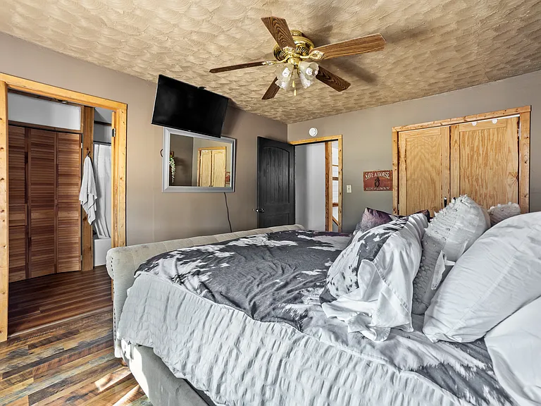 49044 W Highway 66 — Photo 35