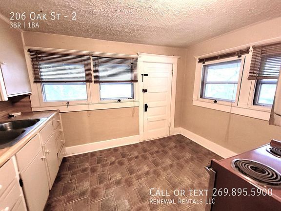 5th image of 206 Oak St #2