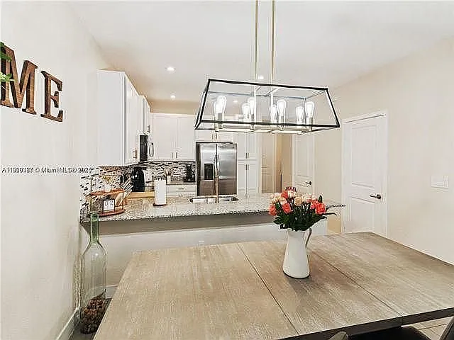 3 bed, 2.5 bath, 1530 sqft, $2,700 — Photo 2