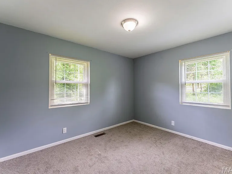 2525 Fox Hills Dr — Photo 9