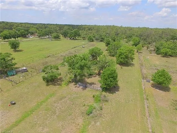 21101 Lonesome Ln, Alva, FL 33920