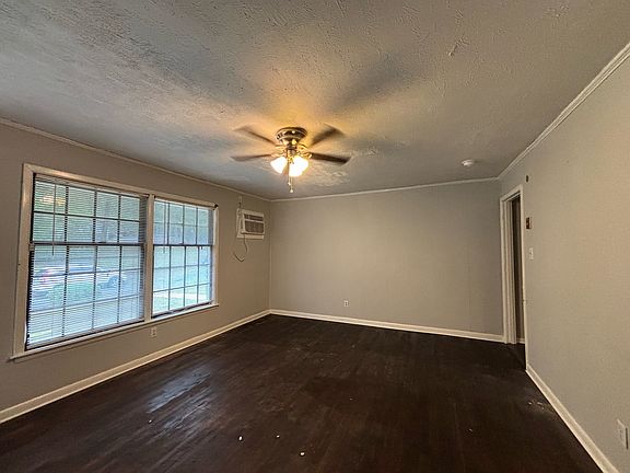 3rd image of 1507 Coley Dr #2