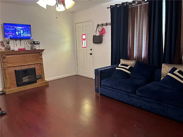 3 bed, 2.0 bath, 1193 sqft, $1,650 — Photo 2