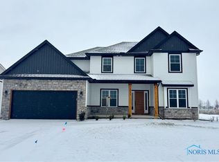 233 Avilyn Ln, Oregon, OH 43616