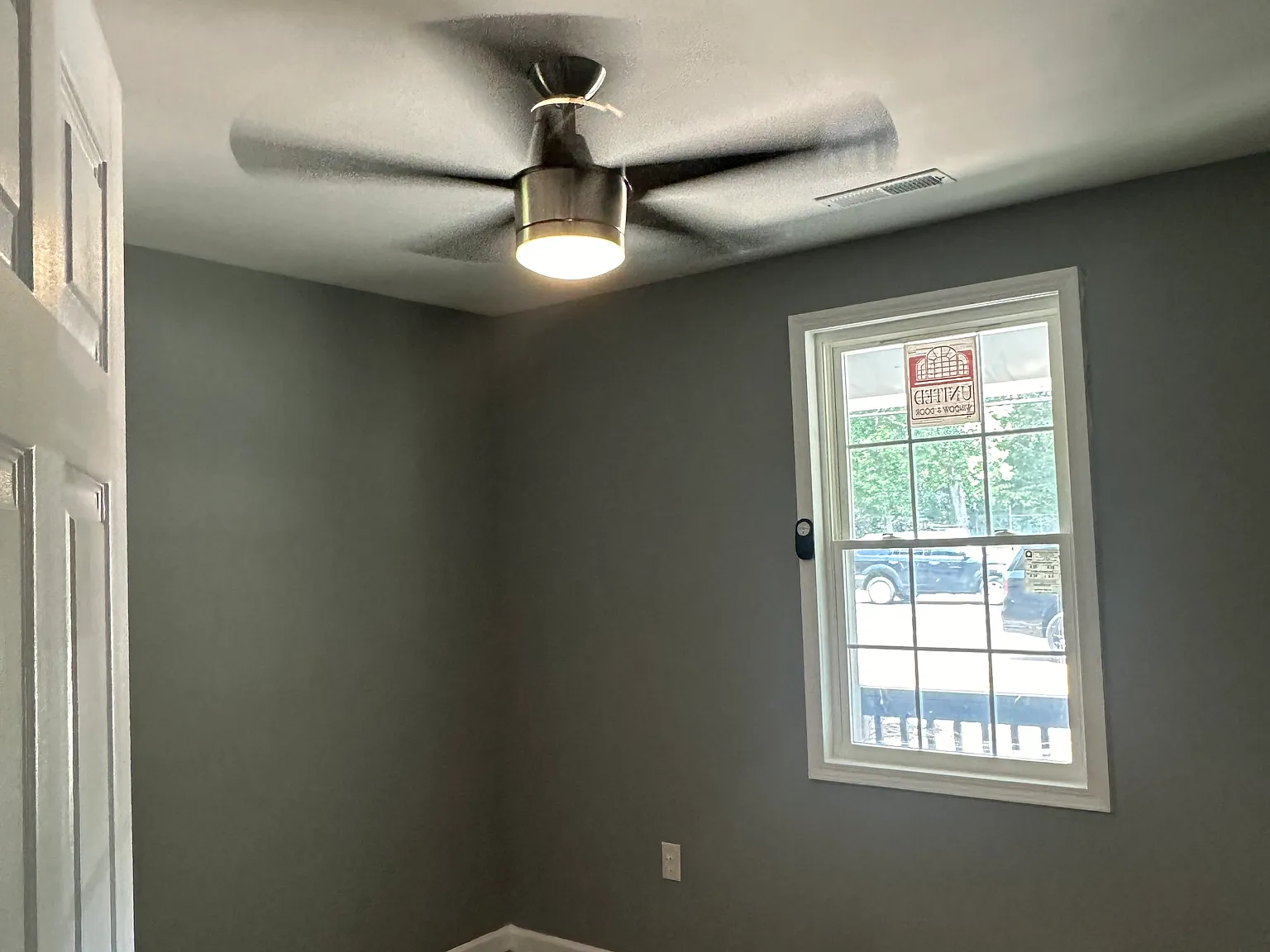 1186 Thorne Ave — Photo 3