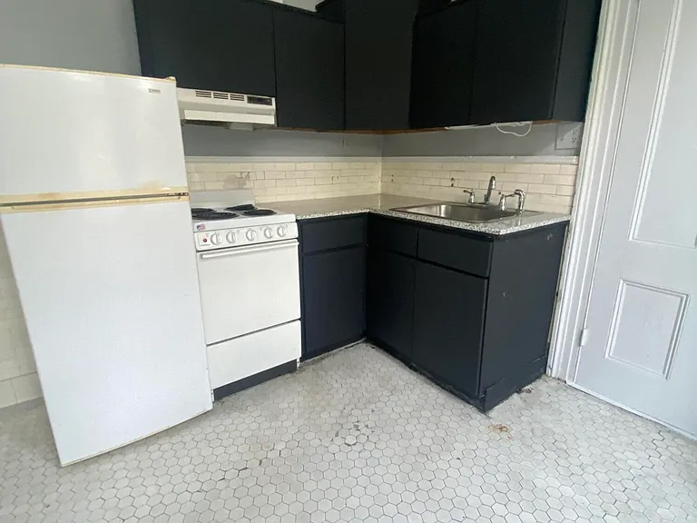 202 S 3rd St #6 — Photo 3