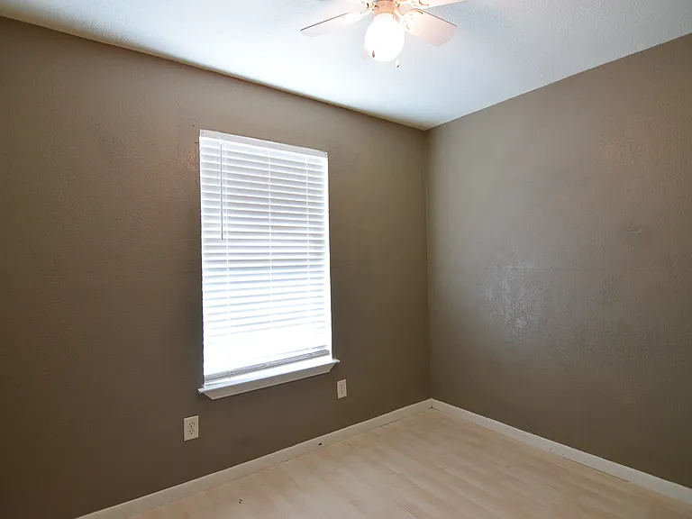 203 Bronc Dr — Photo 6