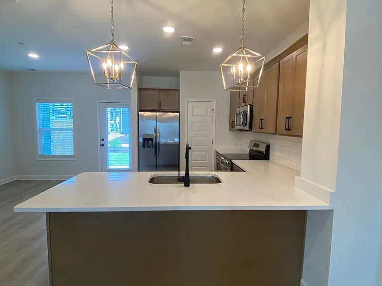505 Tappan Ln — Photo 3