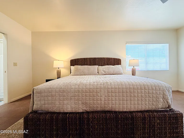 1465 W Bridalveil Pl — Photo 7