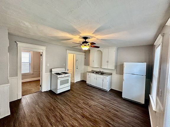 3rd image of 661 Oliver St