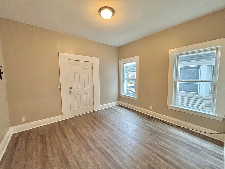 110 Ridgeway Ave — Photo 4