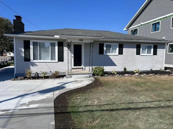 7208 Bluebill St, Algonac, MI 48001