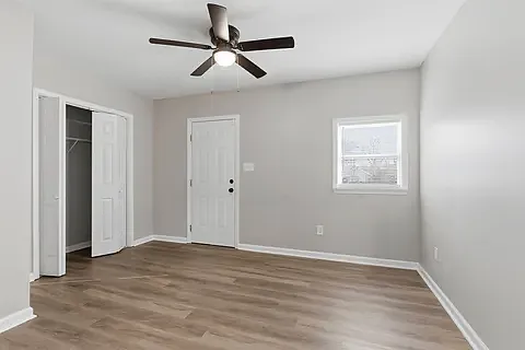 2053 Waverly Ave — Photo 12