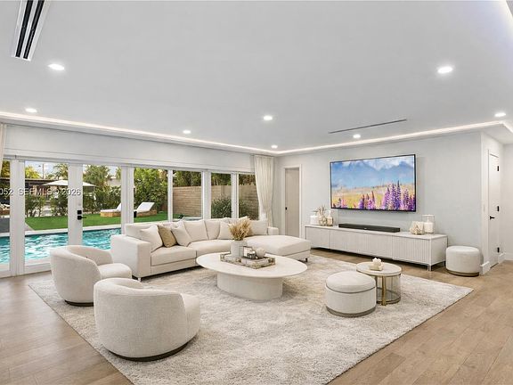 3rd image of 1560 Cleveland Rd