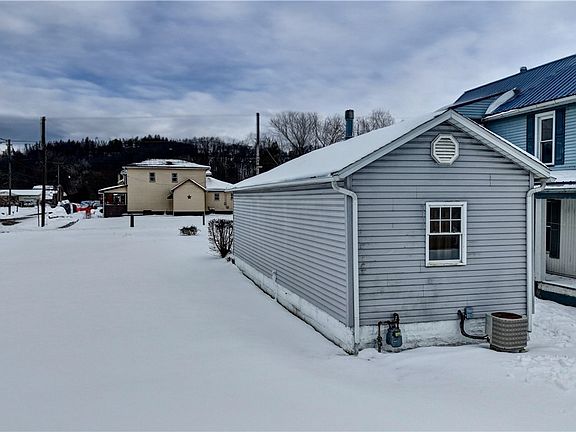 3rd image of 318 Bank St
