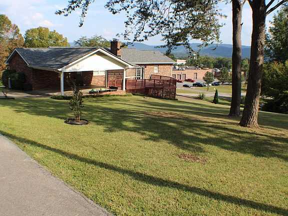 5th image of 213 Armstrong Dr