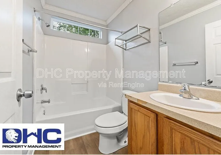 1352 Elizabeth Ln — Photo 9