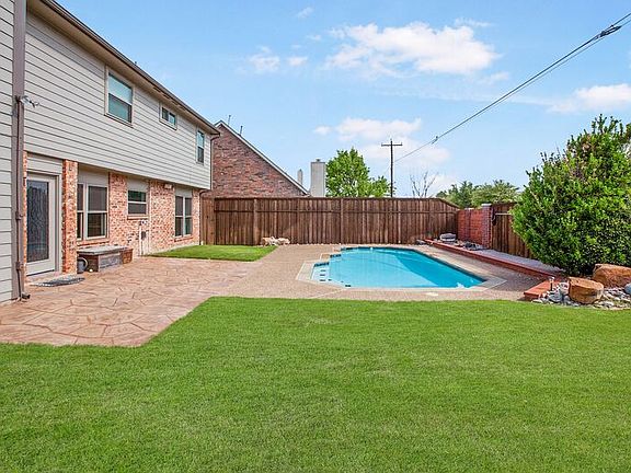 4th image of 8204 Tavaros Dr