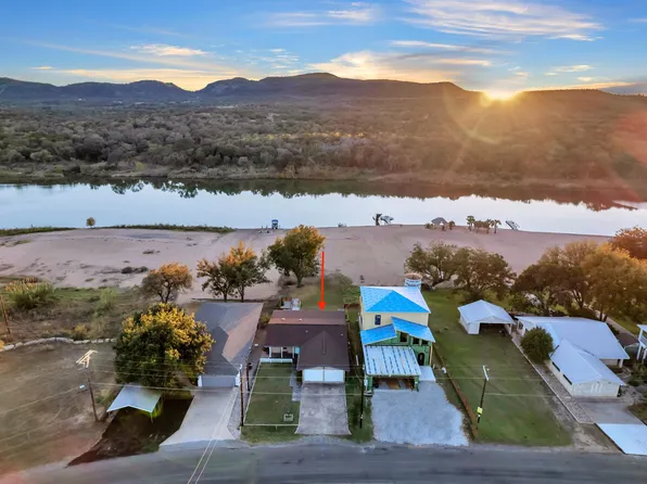 4540 River Oaks, Kingsland, TX 78639