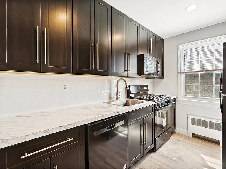 Ridge Gardens Apartments — Photo 3