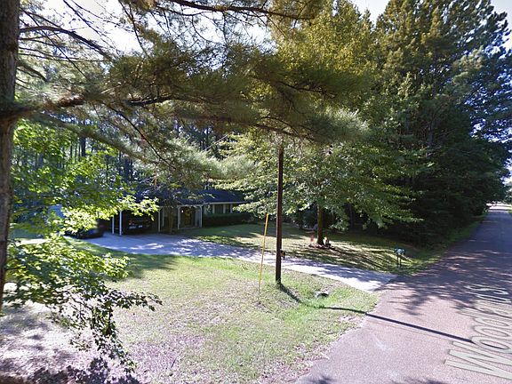 5th image of 302 Woodland St