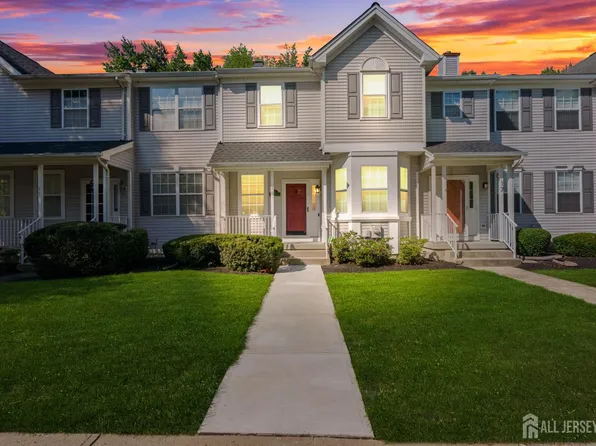15 Faxon Dr, Robbinsville, NJ 08691