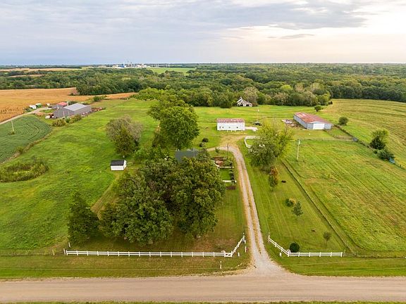 4th image of 3479 NE Dixon Rd