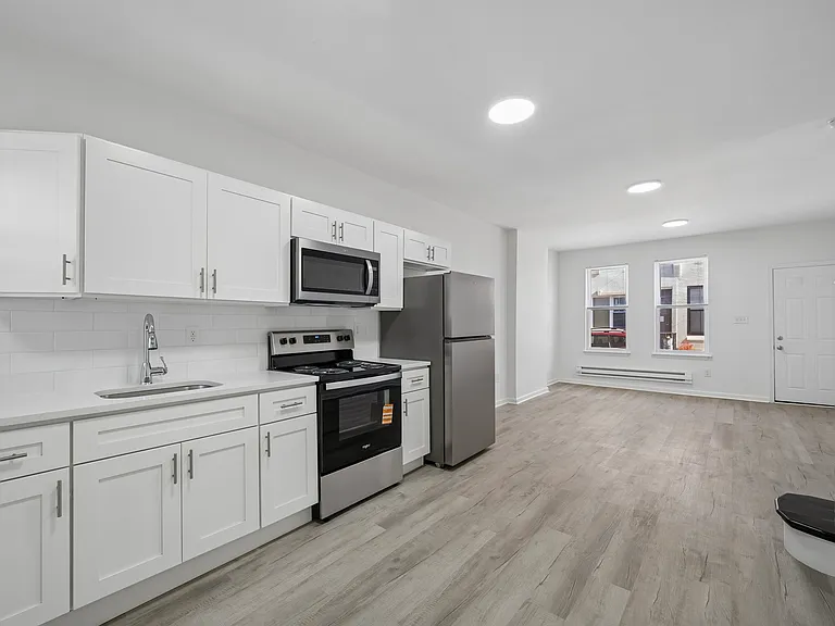 2212 Sears St — Photo 1