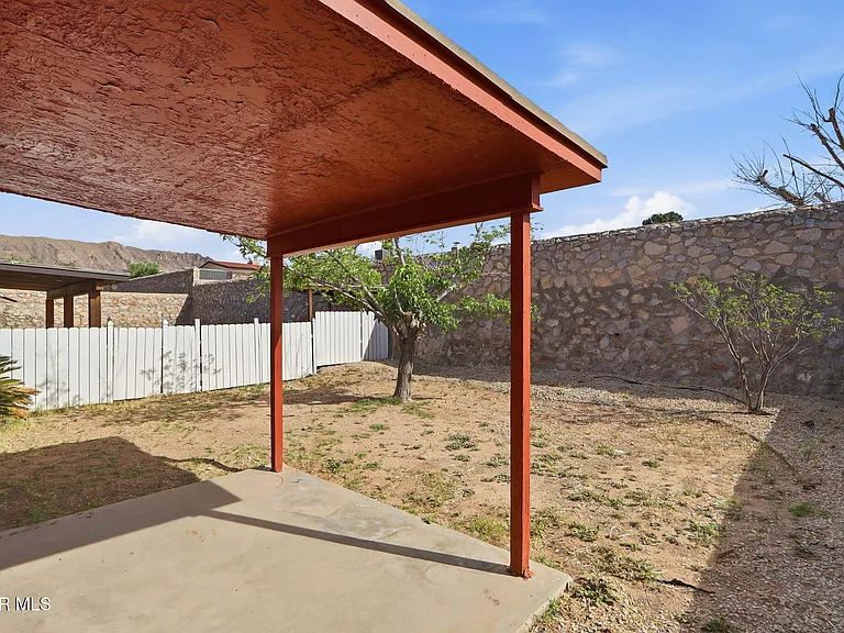 6613 Escondido Dr #B — Photo 26