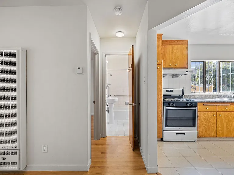 679 Green Street — Photo 8