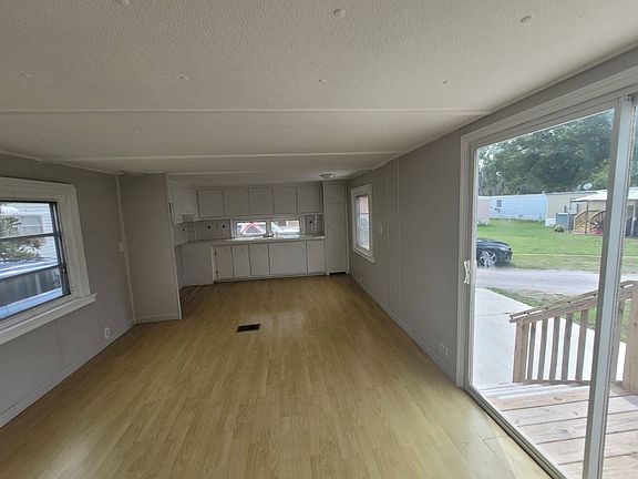 3rd image of 1629 Genie St