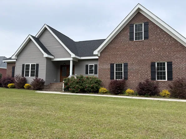 23 Naturalbrook Dr, Lumberton, NC 28360