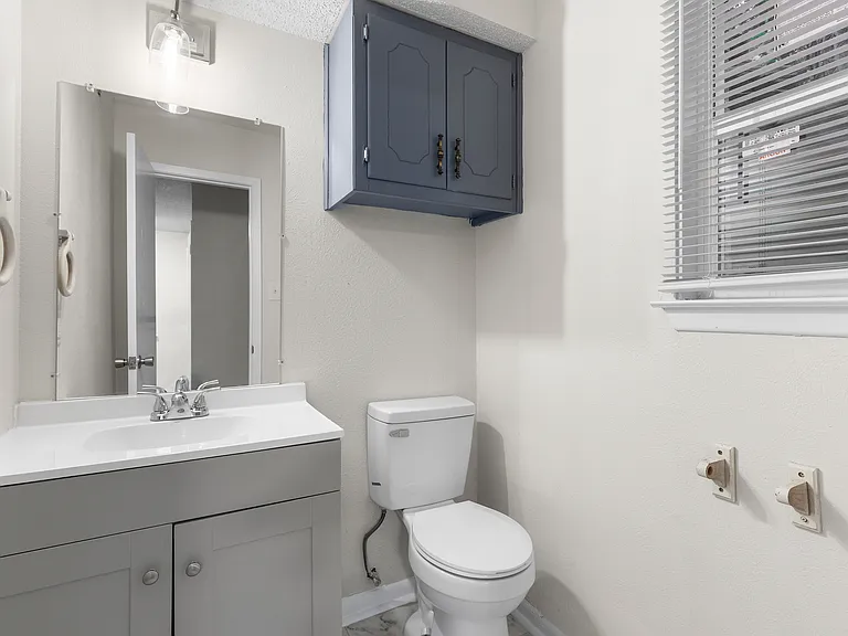 1205 W Texas St — Photo 14