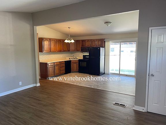 5th image of 1060 Saint Anthony Ln