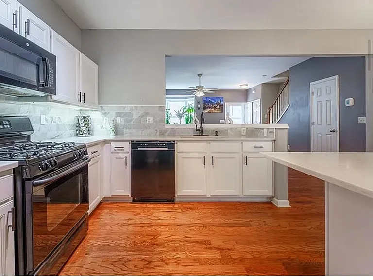 960 Prestwyck Ct #960 — Photo 4