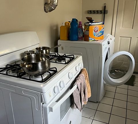 gas range and washer dryer hook ups WD not included