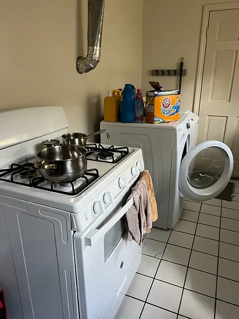 gas range and washer dryer hook ups WD not included - 633 Avalon Ave