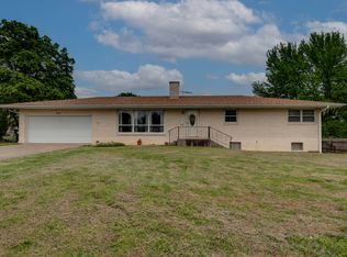 715 E Walnut St, Aurora, MO 65605