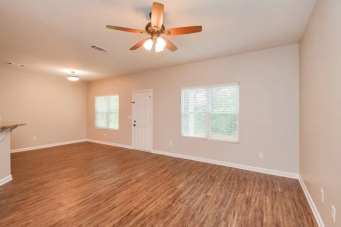 1851 Simmons Ln — Photo 4
