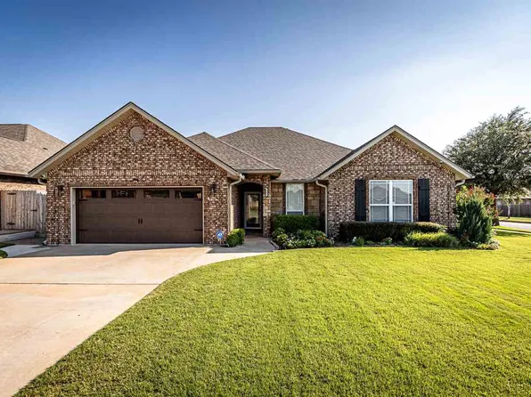 3701 NE Fieldcrest Dr, Lawton, OK 73507