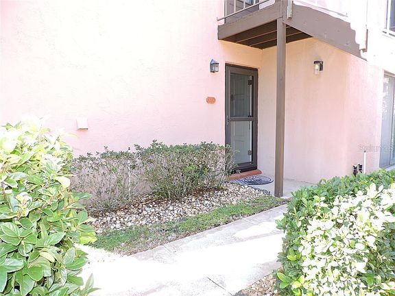 2nd image of 122 La Casa #122