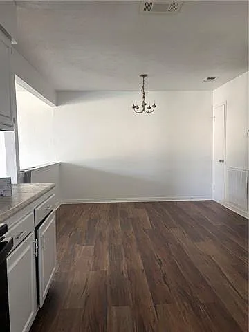 3 bed, 2.0 bath, 1300 sqft, $1,500 — Photo 4