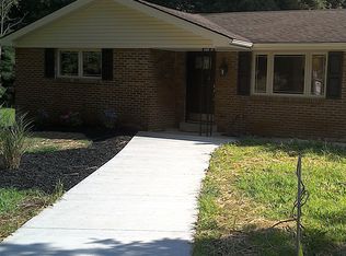 755 Boggs School Rd, Coraopolis, PA 15108