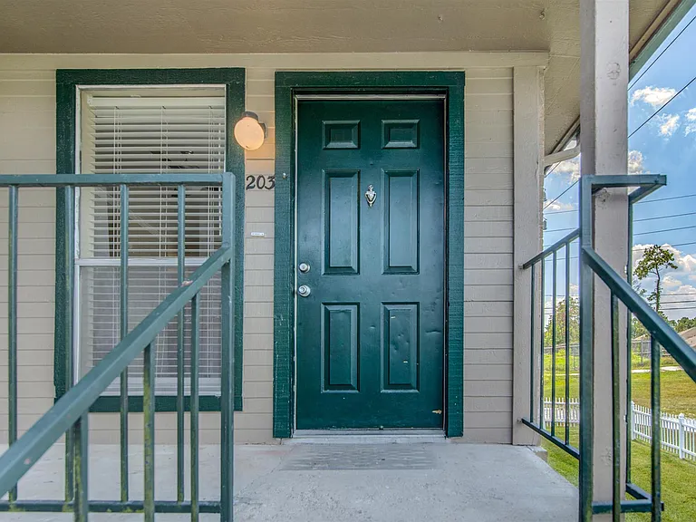 Spring Hill Village Apartments — Photo 15