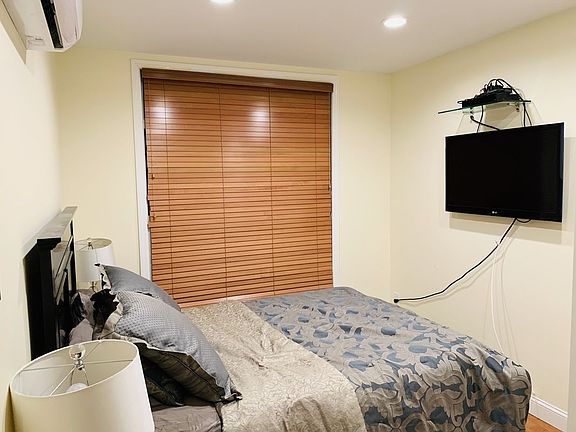 4th image of 3115 41st St APT 1L