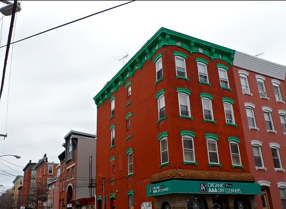 2nd image of 900 Park Ave